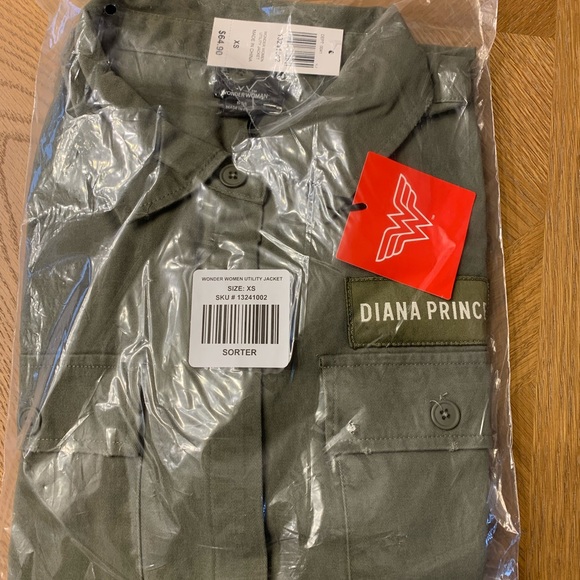 Universal DC long sleeve wonder woman - Picture 3 of 6